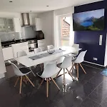 Bella Vista - 85 M2 Mit Ueberdachtem Parkplatz Und Aussenstellplatz - Bergblick Bürs