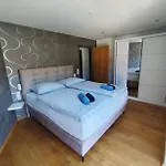 Bella Vista - 85 M2 Mit Ueberdachtem Parkplatz Und Aussenstellplatz - Bergblick