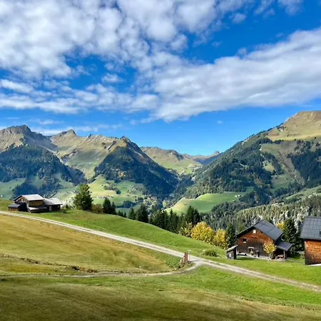 Bella Vista - 85 M2 Mit Ueberdachtem Parkplatz Und Aussenstellplatz - Bergblick