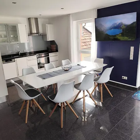 Bella Vista - 85 M2 Mit Ueberdachtem Parkplatz Und Aussenstellplatz - Bergblick Bürs