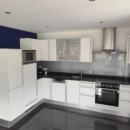 Bella Vista - 85 M2 Mit Ueberdachtem Parkplatz Und Aussenstellplatz - Bergblick Bürs