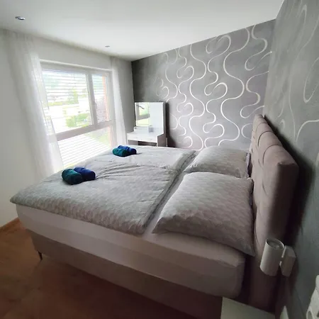 Bella Vista - 85 M2 Mit Ueberdachtem Parkplatz Und Aussenstellplatz - Bergblick *