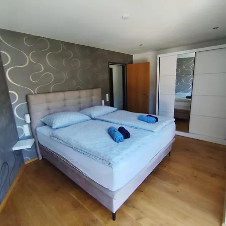 Bella Vista - 85 M2 Mit Ueberdachtem Parkplatz Und Aussenstellplatz - Bergblick