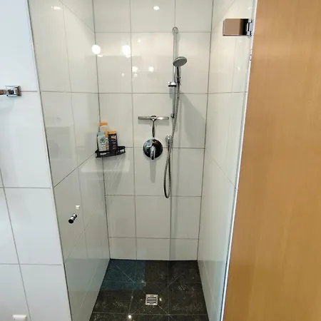 Bella Vista - 85 M2 Mit Ueberdachtem Parkplatz Und Aussenstellplatz - Bergblick Bürs